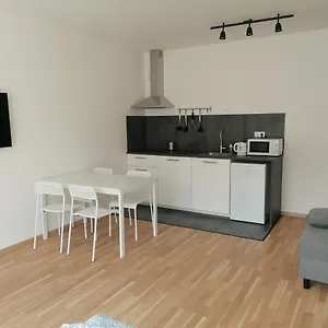 Brand New #21 With Free Secure Parking In The Center , Praga Czechy